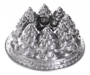 Christmas Tree Cake Pans | TheReviewSquad.com